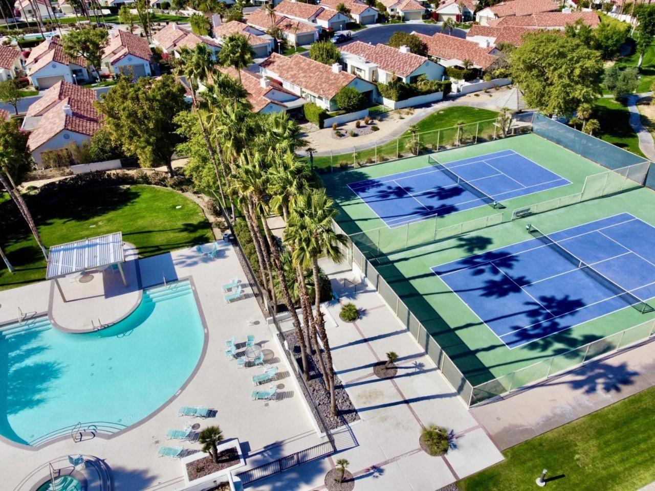 Desert Breezes Resort Palm Desert Esterno foto