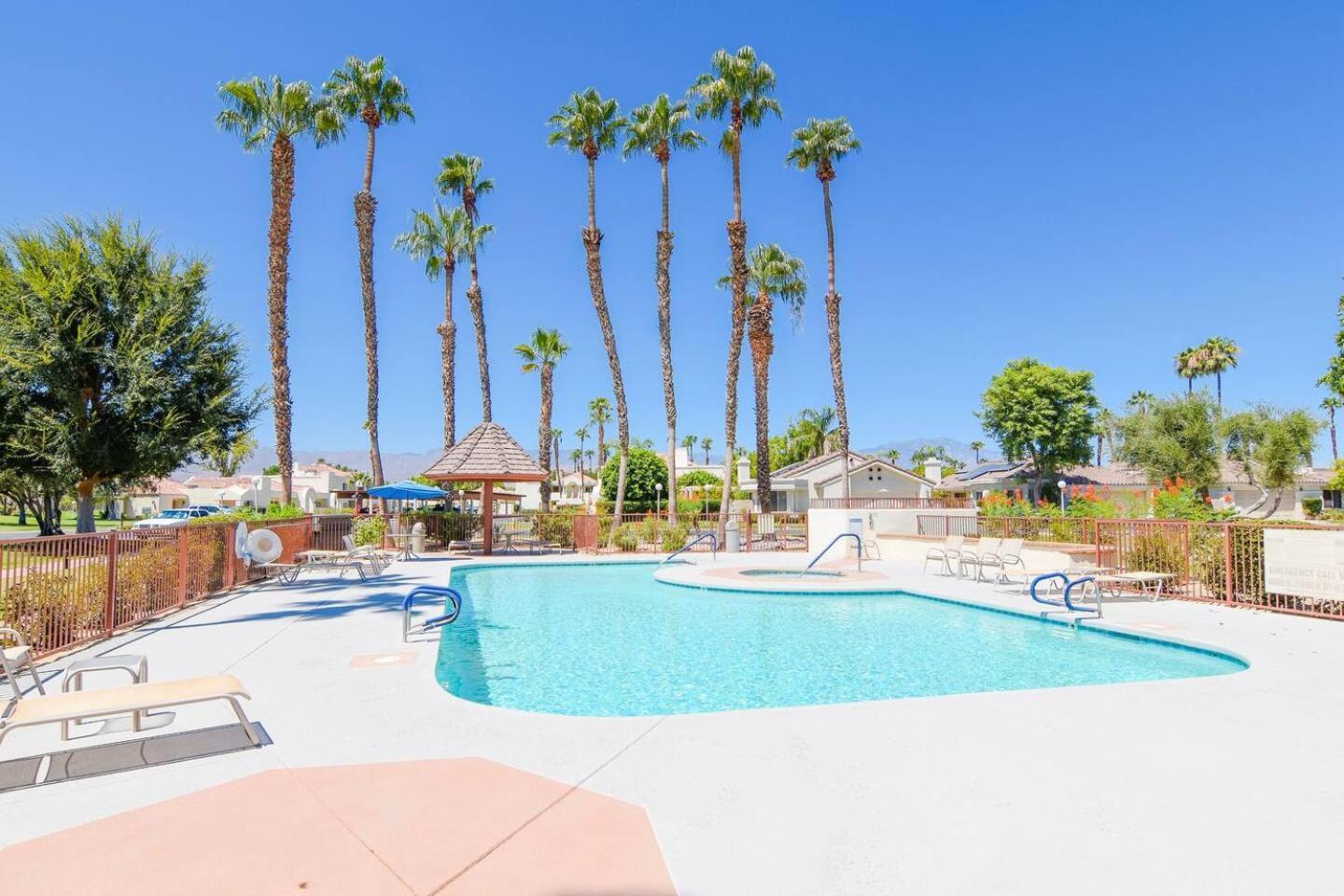 Desert Breezes Resort Palm Desert Esterno foto